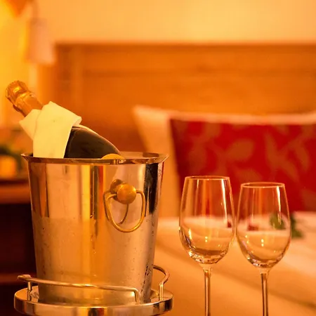 卢瑟霍泰尔埃森那彻苑环形酒店