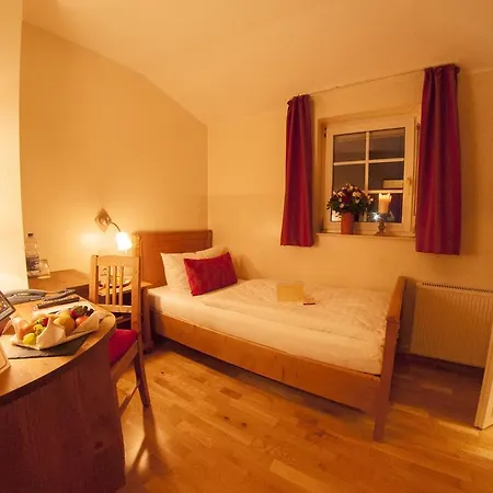 卢瑟霍泰尔埃森那彻苑环形酒店